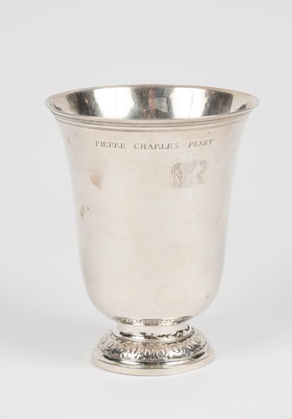 null TIMBALE en argent. PARIS, orfèvre JB, 1757-1758 (lettre-date R). Modèle uni...