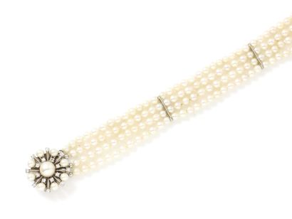 null Bracelet articulé composé de 4 rangs de perles de culture d'environ 4 à 4.5...
