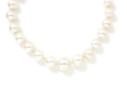 null Necklace composed of a light fall of important baroque cultured pearls of approximately...