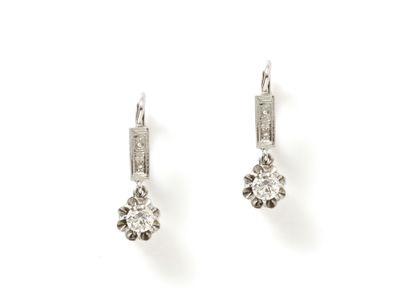 Pair of earrings in white gold 750 thousandth...