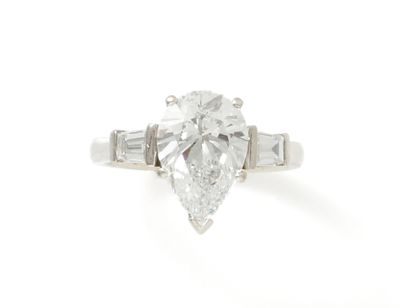 null TIFFANY & Co
Bague en platine 850 millièmes, ornée d'un diamant taille poire...