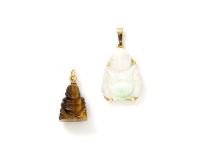 null Lot en or 750 millièmes, composé de 2 pendentifs figurant des Bouddhas en jade...