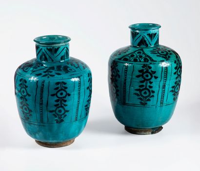 PAIRE DE vases balustres

Iran qajar, XIXe...