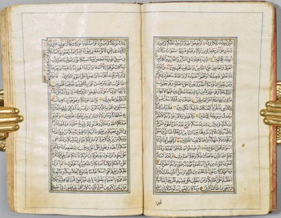 null Coran, Iran qajar, daté 1857 (?)

Manuscrit arabe, texte en naskh noir de 19...