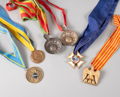CONFRERIES BACHIQUES 
Quatre médailles :...