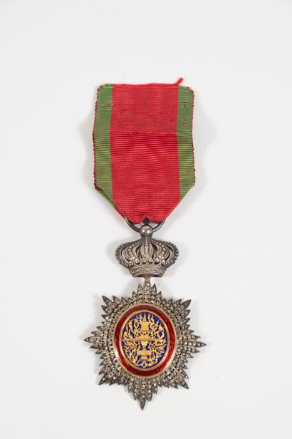 Une médaille de l'ordre royal du Cambodg...