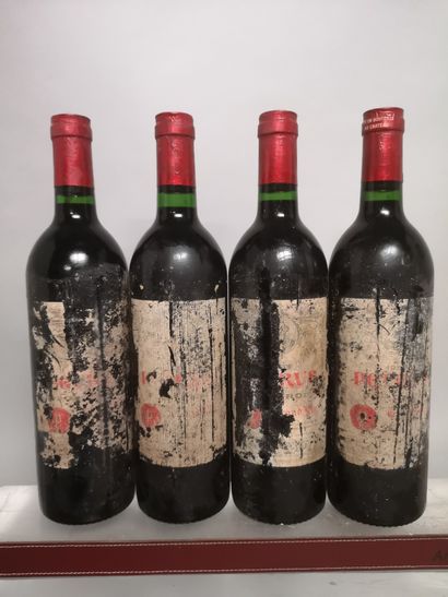 4 bouteilles PETRUS - Pomerol Millésime 1983Étiquettes...