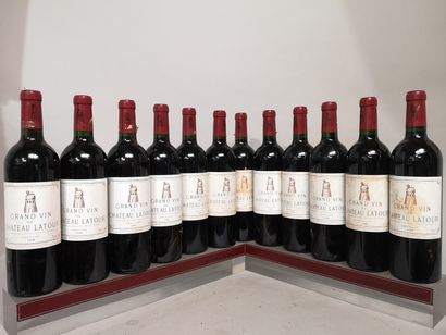 12 bouteilles Château LATOUR 1er Gcc Pauillac...