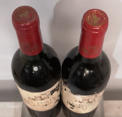 null 2 bouteilles FORTS de LATOUR 2nd vin de Ch. LATOUR - Pauillac Millésime 1985Étiquettes...
