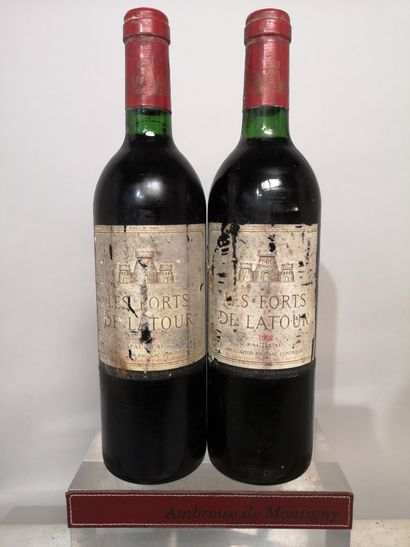 null 2 bouteilles FORTS de LATOUR 2nd vin de Ch. LATOUR - Pauillac Millésime 1982Étiquettes...