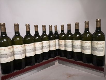 12 bouteilles Domaine de CHEVALIER Blanc...