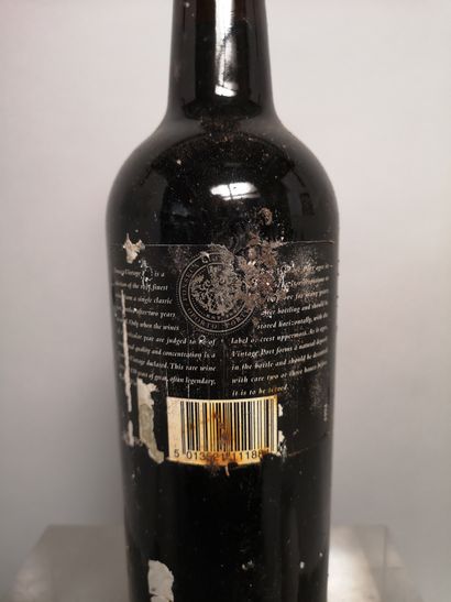 null 1 bouteille PORTO FONSECA Vintage - Millésime 1994 - Étiquette griffée. - Label...