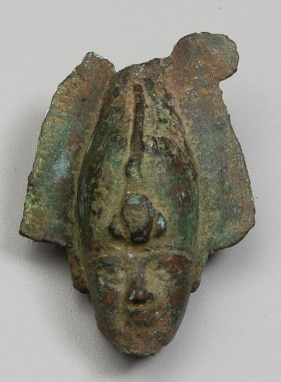 EGYPTE BASSE EPOQUE Tête d'Osiris coiffé de la couronne traditionnelle composée d'une...