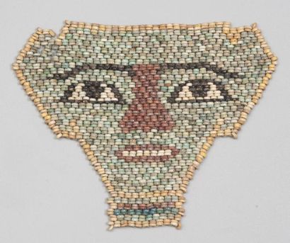 EGYPTE BASSE EPOQUE Masque de perles de couleurs. Remonté 711 - 332 av J.C. Collection...