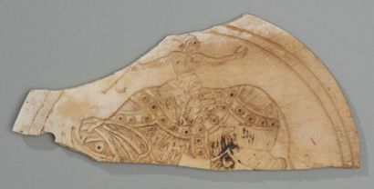EGYPTE EPOQUE BYZANTINE Fragment de plaquette représentant un guerrier sur un éléphant...