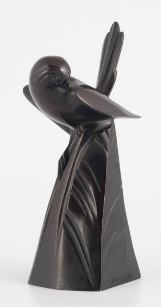 VALLON (XXe siècle) "Hirondelle Epreuve en bronze, signée. Haut.: 19 cm"