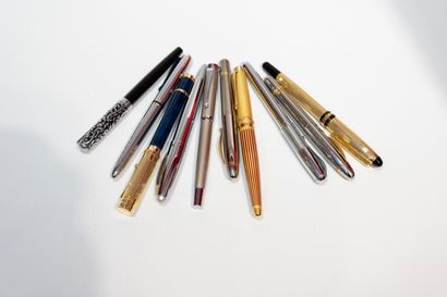 Lots de dix stylos.
Bon état.