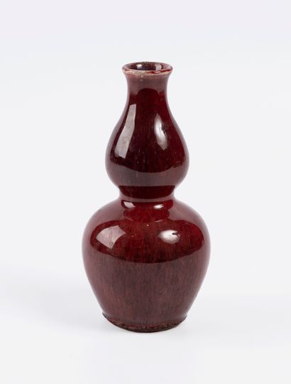 CHINE
Vase en porcelaine émaillé rouge flammé
H...