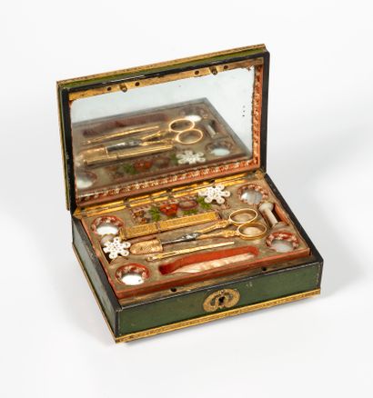 null Gold and mother-of-pearl sewing kit, decorated with swans' heads and flowery...