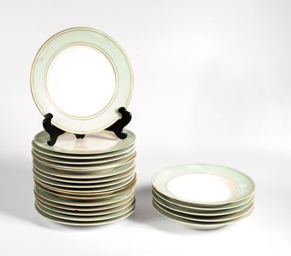 Service of plates in porcelain of Paris,...