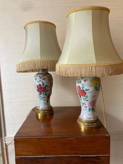 null Pair of enameled porcelain baluster vases with polychrome decoration of flowers
CHINA,...