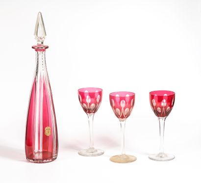 null SAINT-LOUIS
Red and white cut crystal service including a carafe and three white...