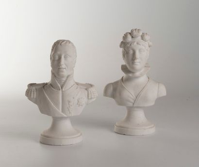 null Paire de petits bustes en biscuit de porcelaine dure, figurant le Dauphin Louis-Antoine...