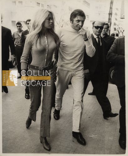 null BRIGITTE BARDOT
Brigitte Bardot with Gunter Sachs on vacation in Beirut. 
1967
Silver...