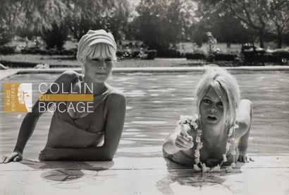 null BRIGITTE BARDOT
Brigitte Bardot in a swimming pool with Sylvie Vartan.
Rome...