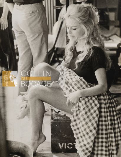 null BRIGITTE BARDOT
Brigitte Bardot pendant une pause lors du tournage du film "Voulez-vous...