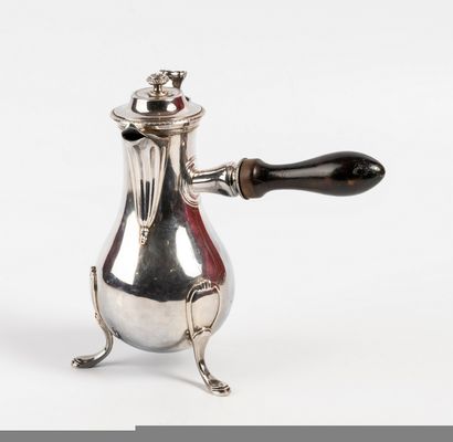 null CAFETIERE en argent. PARIS, Denis COLOMBIER, vers 1789-1798. Le corps pansu,...