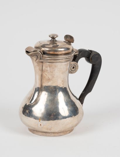 null CAFETIERE MARABOUT in silver. PARIS, silversmith J[...]B, 1785. Flat bottomed,...