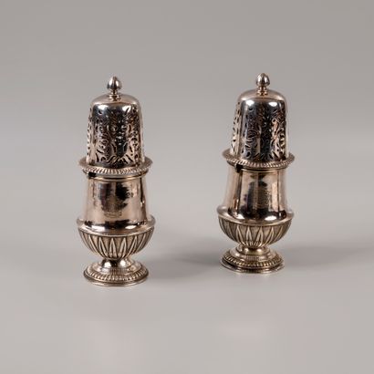 null PAIR OF SAUPOUDROS in silver plated metal. Standing on a pedestal with a frieze...