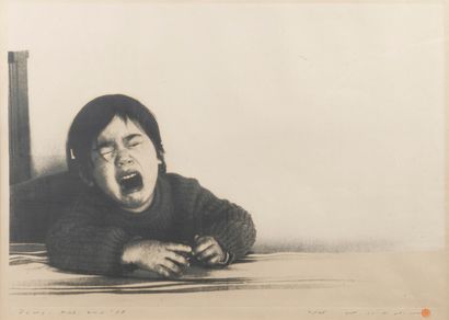 null Tetsuya NODA (né en 1940)
Jeune fille en pleurs
Lithographie
78 x 42 cm.
