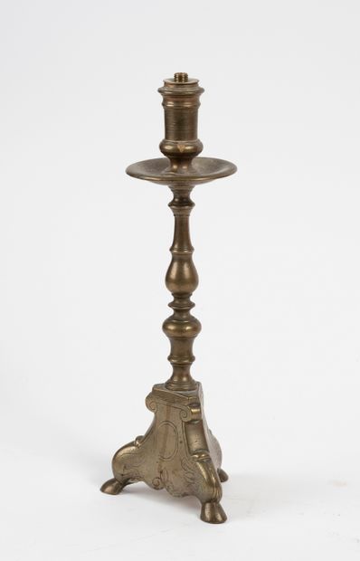 null Bougeoir en bronze . Style XVIIIeme ( monté en lampe)
H : 36,5 cm.