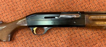 null Fusil Benelli Montefeltro semi-auto calibre 20/76 (n°N060382). Canon lisse de...