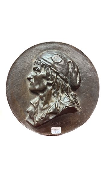 null Médaillon en bronze représentant le profil de Marat 

On y joint une plaque...