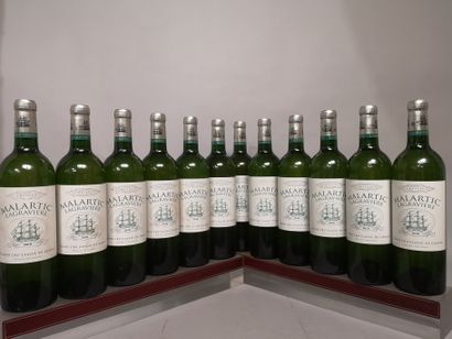 null 12 bouteilles Château MALARTIC LAGRAVIERE Blanc - Pessac Lèognan, 2010
3 étiquettes...