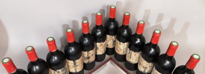 null 12 bouteilles Chateau LATOUR à Pomerol, 2000
Étiquettes abîmées par l'humidité...