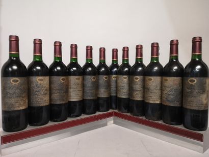 null 12 bouteilles Château SOCIANDO MALLET - Haut Médoc, 1996
Étiquettes tachées...