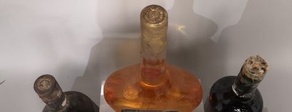 null 3 bottles various ALCOHOLS BANYULS, Liqueur Vendéen, BRANDY Carlos 1er - Domecq,...