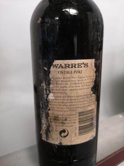 null 11 bouteilles PORTO WARRE'S Vintage, 1997
Étiquettes tachées et abîmées