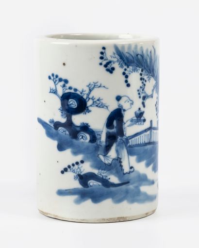null CHINE
Pot à pinceaux en porcelaine bleu blanc
Marque kangxi (?) en revers
H:...