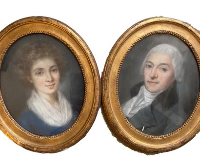null Deux portraits ovales représentant un couple. 
Pastel