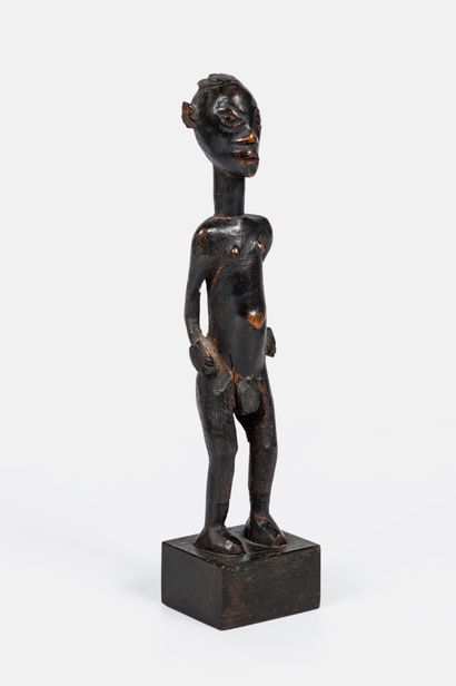 Statuette, Afrique centrale, sapo-sapo ?
Elle...