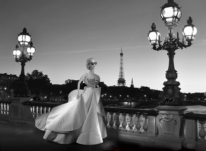 Michel Tréhet (né en 1950) Barbie Grace Kelly sur le pont Alexandre III
Barbie® Collector...