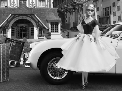 Michel Tréhet (né en 1950) Weekend in Deauville
Barbie® collection Grace Kelly arrives...