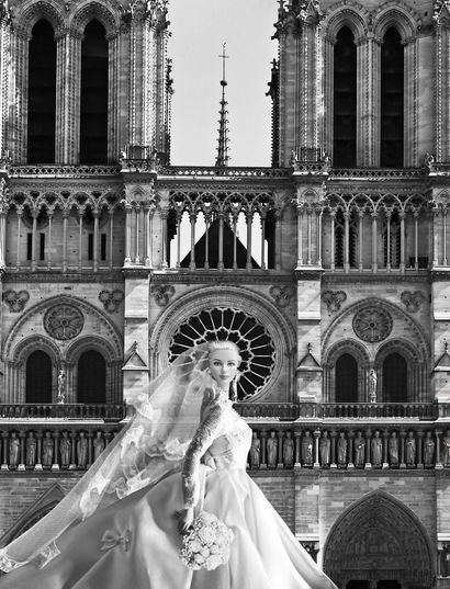 Michel Tréhet (né en 1950) Mariage à Notre Dame de Paris
Barbie® de collection Grace...