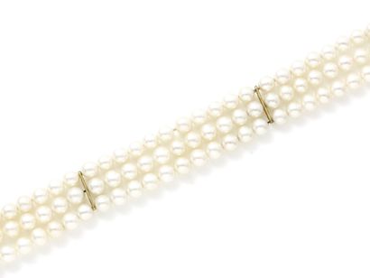 Bracelet composé de 3 rangs de perles de...