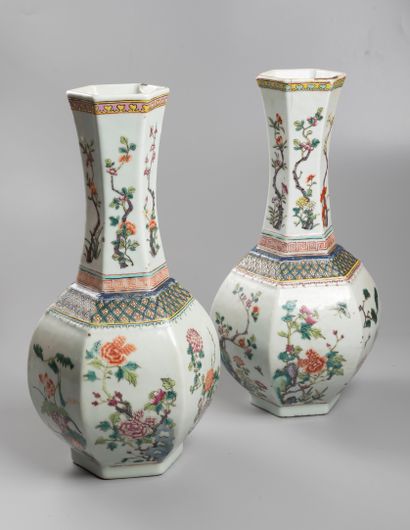 ex 1918-64 CHINE, circa 1900. Paire de vases...